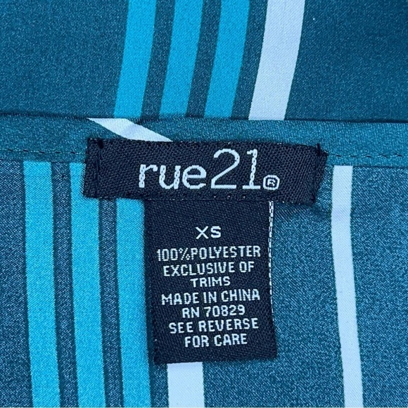 XS RUE21 GREEN STRIPED SATIN BLOUSE LONG SLEEVE GLAM SOFT - Picture 10 of 11